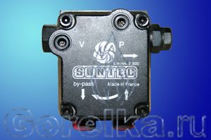 Насос SUNTEC AE 45 C 1305 для дизельной горелки. Без функции запирания. Регулятор давления, выход на форсунку слева (смотреть со стороны вала). Производительность: при давлении 10 атм 45 лит. Вращение: против часовой стрелки (смотреть со стороны вала). Метод крепления: втулка диаметром 32 мм. Присоединение топливных шлангов диаметром 1/4