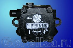Насос SUNTEC AJ 4 AC 1000. Регулятор давления с функцией запирания, выход на форсунку справа (смотреть со стороны вала). Производительность: при давлении 10 атм 178 лит. Вращение: по часовой стрелке (смотреть со стороны вала). Метод крепления: фланец диаметром 54 мм. Присоединение топливных шлангов диаметром 1/4