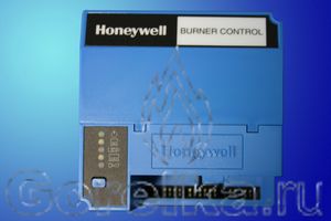 Контроллер горения HONEYWELL EC7850 A 1080 предназначен для управления однотопливными и комбинированными горелками в модульном режиме. Имеет модульную конструкцию с возможностью установки карт расширения и усилителей пламени R7847A 1074. Время предварительной продувки от 2 сек до 30 мин. Предохранительное время 3 или 5 сек. Возможно подключение модульного дисплея S7810M