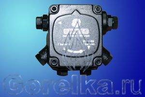 Насос SUNTEC D 57 A 7354. Без функции запирания. Регулятор давления, выход на форсунку справа (смотреть со стороны вала).
Производительность: при давлении 10 атм 69 лит. Вращение: по часовой стрелке (смотреть со стороны вала). Метод крепления: втулка диаметром 32 мм. Присоединение топливных шлангов диаметром 1/4