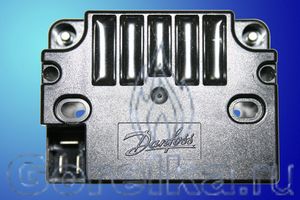 Трансформатор розжига Danfoss EBI4 052F4031 предназначен для поджига горючей смеси высоковольтной электрической дугой создаваемой между электродами поджига. Трансформатор поджига Danfoss EBI4 052F4031 имеет следующие характеристики: Напряжение питания 230 В / 50 - 60 Гц. Напряжение поджига 2 х 7.5 кВ. Sec 15KV. Сила тока 0,25 А. Ток поджига 40 мА. ED 33% при 3 мин. Штекерный разъем питания. Штекерный разъем кабеля поджига диаметром 4 мм.