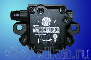 Насос SUNTEC AN 47 A 7216. Регулятор давления с функцией запирания, выход на форсунку справа (смотреть со стороны вала). Производительность: при давлении 10 атм 82 лит. Вращение: по часовой стрелке (смотреть со стороны вала). Метод крепления: фланец диаметром 54 мм. Присоединение топливных шлангов диаметром 1/4