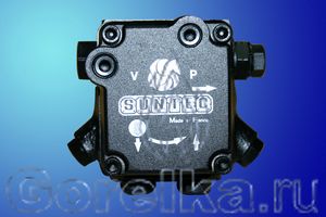 Насос SUNTEC AN 47 BK 7227. Регулятор давления с функцией запирания, выход на форсунку слева (смотреть со стороны вала). Возможна работа на керосине. Производительность: при давлении 10 атм 82 лит. Вращение: по часовой стрелке (смотреть со стороны вала). Метод крепления: втулка диаметром 54 мм. Присоединение топливных шлангов диаметром 1/4