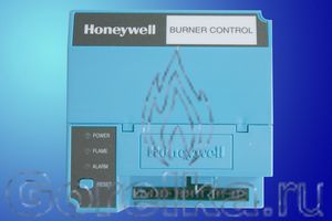 Контроллер горения HONEYWELL EC7823 A 1004 предназначен для управления однотопливными и комбинированными горелками в модульном режиме. Имеет модульную конструкцию с возможностью установки карт расширения и усилителей пламени R7847, R7848, R7849, R7851, R7852, R7861, R7886. Время предварительной продувки от 2 сек до 30 мин. Предохранительное время 3 или 5 сек. Возможно подключение модульного дисплея S7800A1001