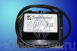 Трансформатор розжига SCALDALAI COD 2820 предназначен для поджига горючей смеси высоковольтной электрической дугой создаваемой между электродами поджига. Трансформатор поджига SCALDALAI COD 2820 имеет следующие характеристики: Напряжение питания 220 - 230 В / 50 Гц. Напряжение поджига 2 х 4 кВ. Сила тока 0,9 А. Ток поджига 20 мА. ED 25% при 4 мин. Длина кабеля питания 350 мм. Штекерный разъем кабеля поджига диаметром 4 мм.