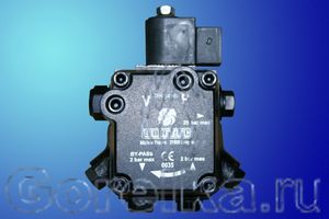 Насос SUNTEC ALV 65 C 9688. Электромагнитный клапан запирания, регулятор давления, выход на форсунку слева (смотреть со стороны вала). Производительность: при давлении 10 атм 83 лит. Вращение: Против часовой стрелки (смотреть со стороны вала). Метод крепления: втулка диаметром 32 мм. Присоединение топливных шлангов диаметром 1/4