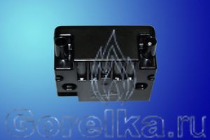 Трансформатор розжига Danfoss EBI4 1PS 052F4046 имеет следующие характеристики: Напряжение питания 230 В / 50 - 60 Гц. Напряжение поджига 1 х 12 кВ. Сила тока 0,4 А. Ток поджига 48 мА. ED 33% при 3 мин. Штекерный разъем питания. Штекерный разъем кабеля поджига диаметром 4 мм. В комплекте болты крепления и провод заземления.