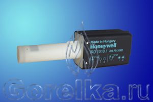 Фотодатчик SATRONIC IRD 1010.1 BLUE (синий - правый) стандартной чувствительности с высокой пороговой величиной постоянного света, используется с автоматами горения Satronic - Honeywell для контроля горения жидкотопливных горелок. Инфракрасный датчик пламени SATRONIC IRD 1010.1 BLUE (синий - правый) используются с топочными автоматами Satronic - Honeywell типа DKO 970, 972, 974, 976, 992, 996, DKW 974, 976, DMO 976, SH 113, 213, TF 801, 802, 804, TF 830, 832, 834, 836, TF 844, 874, 876, 974, 976, MMD 900, 900.1, TTO 872, 876, MMO 872, 876
TMO 720-4. Датчик наличия пламени SATRONIC IRD 1010.1 BLUE (синий - правый) имеет боковую (справа) видимость пламени.