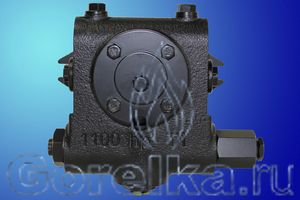 Насос hp TECHNIK hp TECHNIK UHE-A2-PZ-D-4-20. Встроенный регулятор давления, выход на форсунку слева (смотреть со стороны вала). Производительность: при давлении 30 атм 380 л/ч. Может быть использован для мазута. Вращение: по часовой стрелке (смотреть со стороны вала). Метод крепления: фланец диаметром 54 мм.
Присоединение топливных шлангов диаметром 1/2
