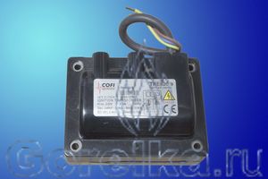 Трансформатор розжига COFI TRE820/9 предназначен для поджига горючей смеси высоковольтной электрической дугой создаваемой между электродами поджига. Трансформатор поджига COFI TRE820/9 имеет следующие характеристики: Напряжение питания 230 В / 50 Гц. Напряжение поджига 2 х 4 kV. Пик напряжения 11kV Мощность 0,9 А. Ток поджига 20 мА. ED 19% при 3 мин. Кабель питания. Штекерный разъем кабеля поджига диаметром 4 мм.