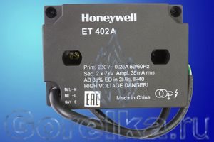 Трансформатор розжига ET 402A предназначен для поджига горючей смеси высоковольтной электрической дугой создаваемой между электродами поджига. Трансформатор поджига ET 402A имеет следующие характеристики: Напряжение питания 230 В / 50 - 60 Гц. Напряжение поджига 2 х 7 кВ. Сила тока 0,25 А. Ток поджига 35 мА. ED 33% при 3 мин. Кабель питания 500 мм. Винтовая нарезка для кабелей поджига.