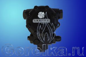 Насос SUNTEC E 6 NA 1070. Регулятор давления, без функции запирания, выход на форсунку справа (смотреть со стороны вала). Производительность: при давлении 20 атм 265 лит. Имеет специальное исполнение для мазута: установлен сальник стойкий к высокой температуре и отверстие под подогреватель для облегчения запуска. Вращение: по часовой стрелке (смотреть со стороны вала). Метод крепления: фланец диаметром 54 мм. Присоединение топливных шлангов диаметром 1/2