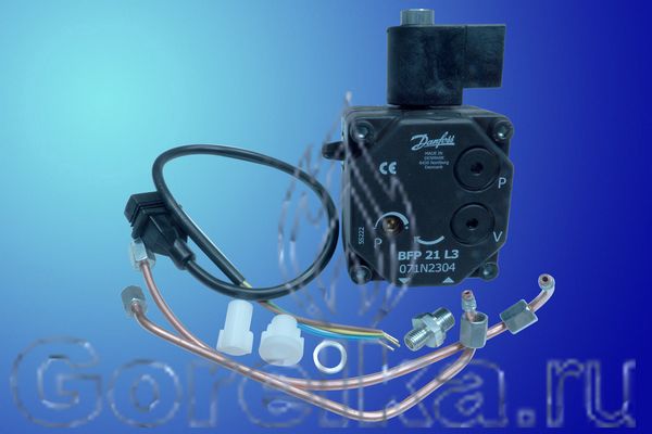 Насос DANFOSS BFP 21 L3 071N2304. Электромагнитный клапан запирания, регулятор давления, выход на форсунку справа (смотреть со стороны вала). Производительность: при давлении 10 атм 24 лит. Вращение: против часовой стрелки (смотреть со стороны вала). Метод крепления: втулка диаметром 32 мм. Присоединение топливных шлангов диаметром 1/4