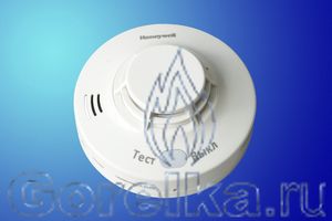 Извещатель пожарный дымовой JTYJ-GD-2630/B HONEYWELL, работает как сигнализатор загазованности и устанавливается как автономный противопожарный датчик дыма на батарейках. Время работы батареи 10 лет.
Электронный датчик дыма JTYJ-GD-2630/B HONEYWELL сигнализирует о наличии дыма в помещении голосом и сиреной громкостью более 80 дБ.
Извещатель дымовой самотестируется.