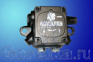 Насос SUNTEC AE 77 C 7270. Без функции запирания. Регулятор давления, выход на форсунку слева (смотреть со стороны вала). Производительность: при давлении 10 атм 111 лит. Вращение: против часовой стрелки (смотреть со стороны вала). Метод крепления: фланец диаметром 54 мм. Присоединение топливных шлангов диаметром 1/4