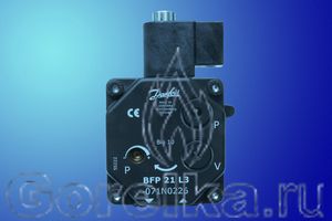 Насос DANFOSS BFP 21 L3 071N0226. Электромагнитный клапан запирания, регулятор давления, выход на форсунку c обеих сторон. Производительность: при давлении 10 атм 24 лит. Вращение: против часовой стрелки (смотреть со стороны вала). Метод крепления: втулка диаметром 32 мм. Присоединение топливных шлангов диаметром 1/4