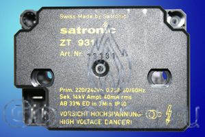 Трансформатор розжига ZT 931 предназначен для поджига горючей смеси высоковольтной электрической дугой создаваемой между электродами поджига. Трансформатор поджига ZT 931 имеет следующие характеристики: Напряжение питания 220 - 240 В / 40 - 60 Гц. Напряжение поджига 1 х 14 кВ. Сила тока 0,25 А. Ток поджига 40 мА. ED 33% при 3 мин. Штекерный разъем питания. Игольчатый разъем кабеля поджига диаметром 1 мм.