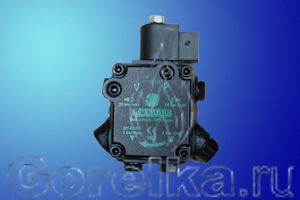 Насос SUNTEC AUV47L 9857. Электромагнитный клапан запирания, регулятор давления, выход на форсунку слева и справа. Производительность: при давлении 10 атм 42 лит. Вращение: против часовой стрелки (смотреть со стороны вала). Метод крепления: втулка диаметром 32 мм. Присоединение топливных шлангов диаметром 1/4