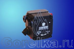 Насос SUNTEC D 57 C 7372. Без функции запирания. Регулятор давления, выход на форсунку слева (смотреть со стороны вала).
Производительность: при давлении 10 атм 69 лит. Вращение: против часовой стрелки (смотреть со стороны вала). Метод крепления: втулка диаметром 32 мм. Присоединение топливных шлангов диаметром 1/4