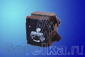 Насос SUNTEC D 67 A 7280. Без функции запирания. Регулятор давления, выход на форсунку справа (смотреть со стороны вала).
Производительность: при давлении 10 атм 93 лит. Вращение: по часовой стрелке (смотреть со стороны вала). Метод крепления: втулка диаметром 54 мм. Присоединение топливных шлангов диаметром 1/4