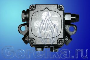 Насос SUNTEC D 45 C 7281. Без функции запирания. Регулятор давления, выход на форсунку слева (смотреть со стороны вала).
Производительность: при давлении 10 атм 51 лит. Вращение: против часовой стрелки (смотреть со стороны вала). Метод крепления: фланец диаметром 54 мм. Присоединение топливных шлангов диаметром 1/4