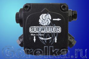 Насос SUNTEC AN 77 C 7275. Регулятор давления с функцией запирания, выход на форсунку слева (смотреть со стороны вала). Производительность: при давлении 10 атм 111 лит. Вращение: против часовой стрелки (смотреть со стороны вала). Метод крепления: фланец диаметром 54 мм. Присоединение топливных шлангов диаметром 1/4
