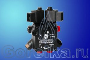Насос SUNTEC AT2 55 C 9572. Два электромагнитных клапана запирания, два регулятора давления, выход на форсунку слева (смотреть со стороны вала). Производительность: при давлении 10 атм 64 лит лит. Вращение: против часовой стрелки (смотреть со стороны вала). Метод крепления: втулка диаметром 32 мм. Присоединение топливных шлангов диаметром 1/4